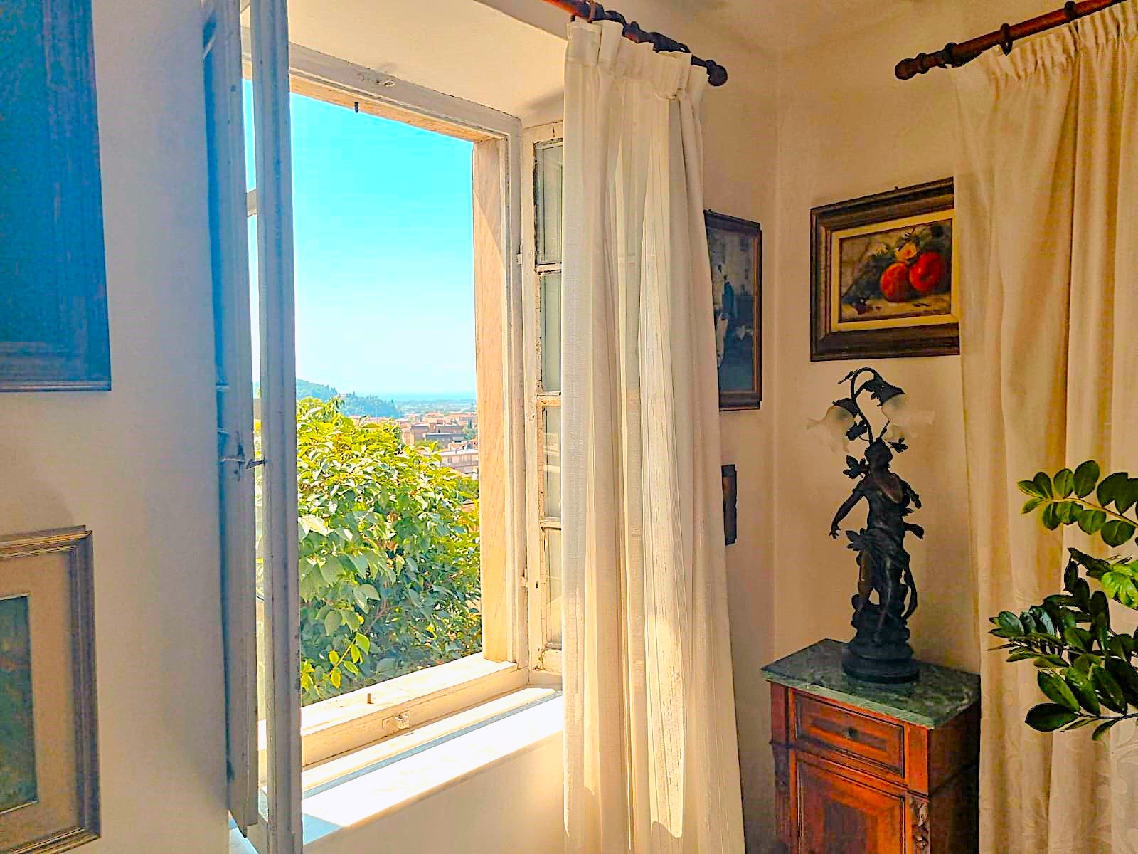Historic villa overlooking the sea in Tuscany