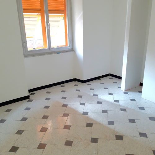 Ref. 5237 – Lavagna – Four-room apartment with garden 50 meters from the sea, the train station and bus stops – In a quiet and traffic-free area – 50