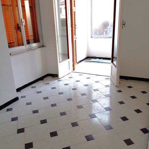 Ref. 5237 – Lavagna – Four-room apartment with garden 50 meters from the sea, the train station and bus stops – In a quiet and traffic-free area – 50