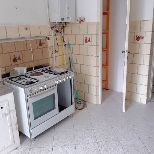 Ref. 5237 – Lavagna – Four-room apartment with garden 50 meters from the sea, the train station and bus stops – In a quiet and traffic-free area – 50
