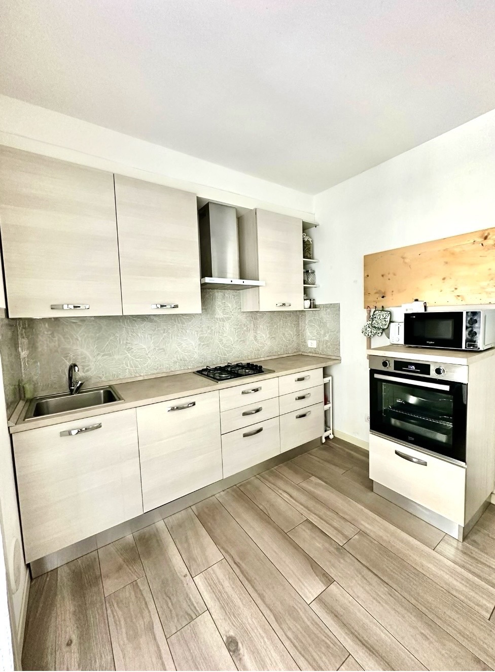 PRESTIGIOUS CORNER VILLA IN COMO- ITALY