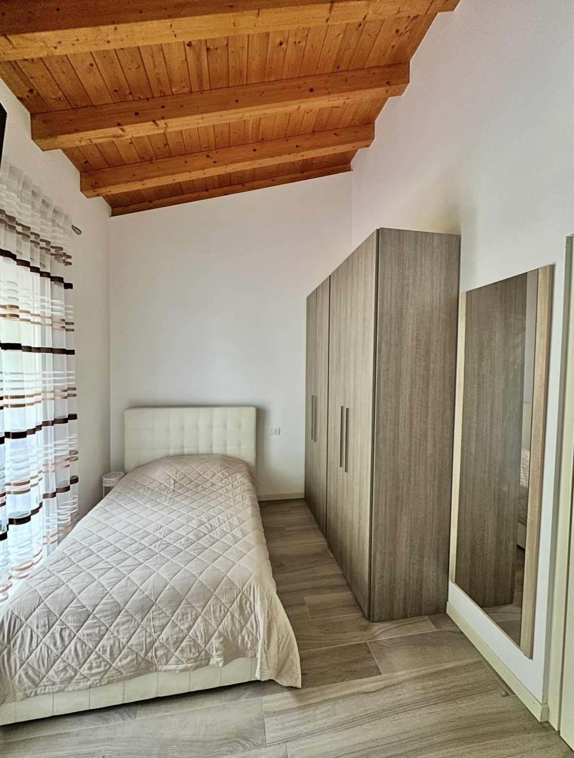 PRESTIGIOUS CORNER VILLA IN COMO- ITALY