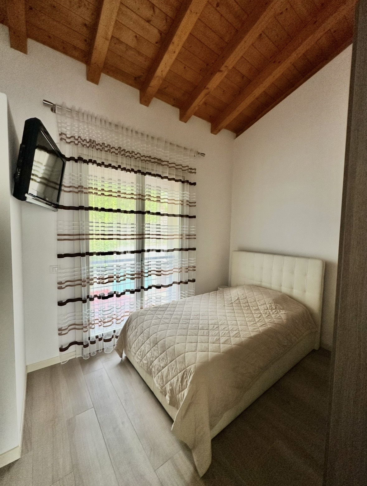 PRESTIGIOUS CORNER VILLA IN COMO- ITALY