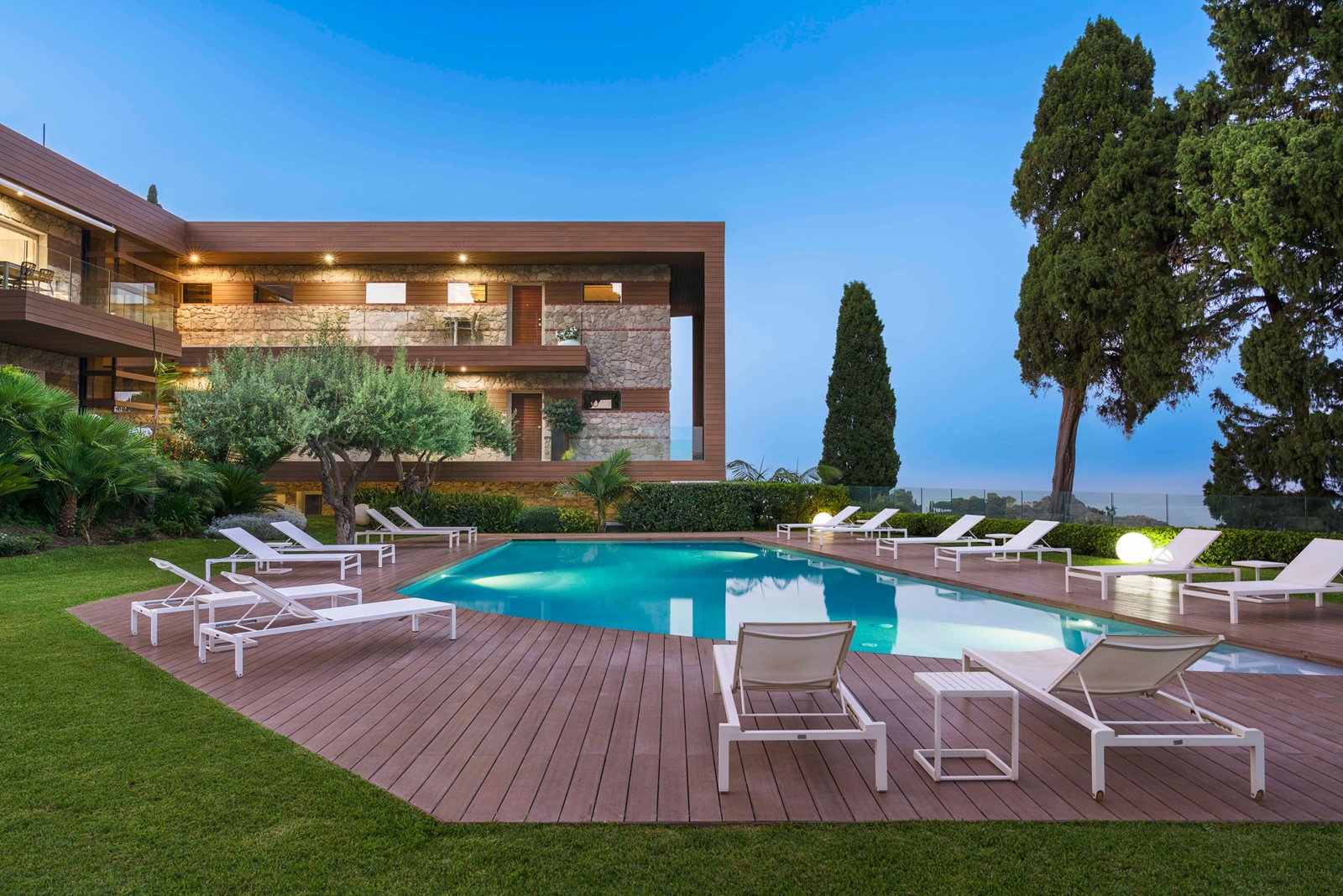 Panoramic apartment facing Isola Bella for sale in Taormina