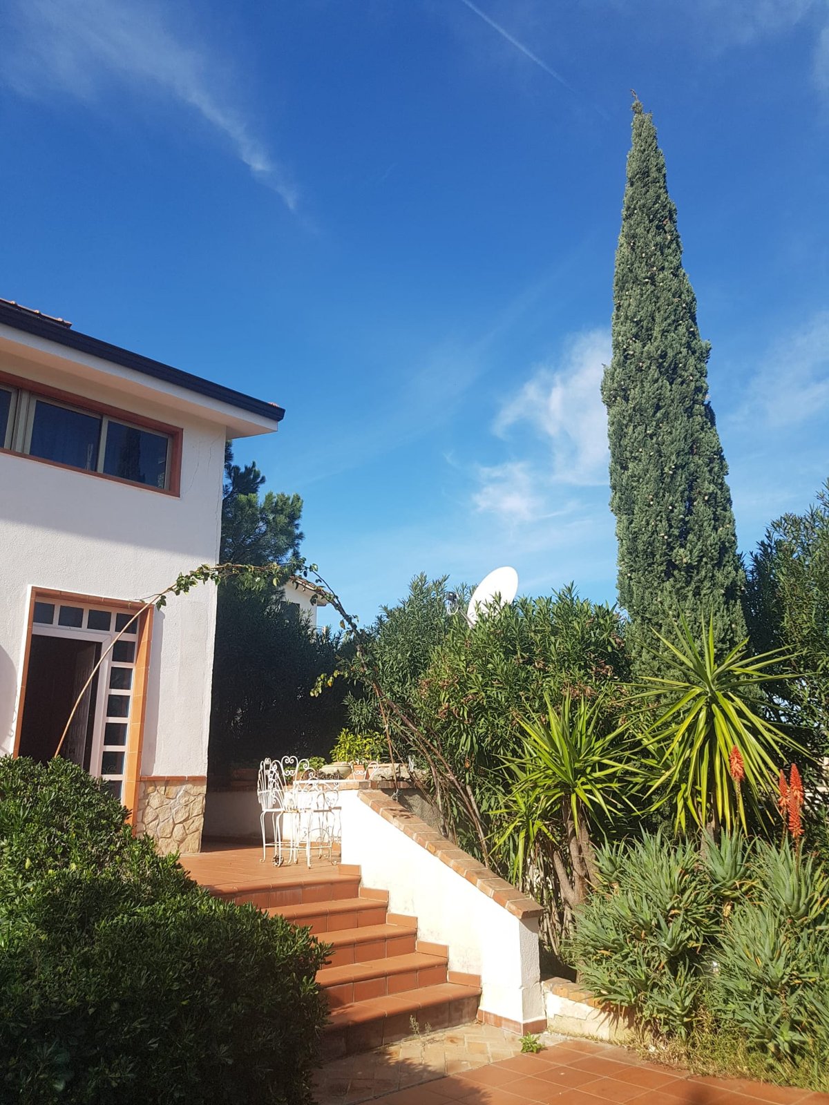 Villa with Two Apartments, Garden and Pool, Misilmeri