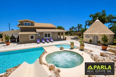 Villa with Pool and Etna Views, Villasmundo