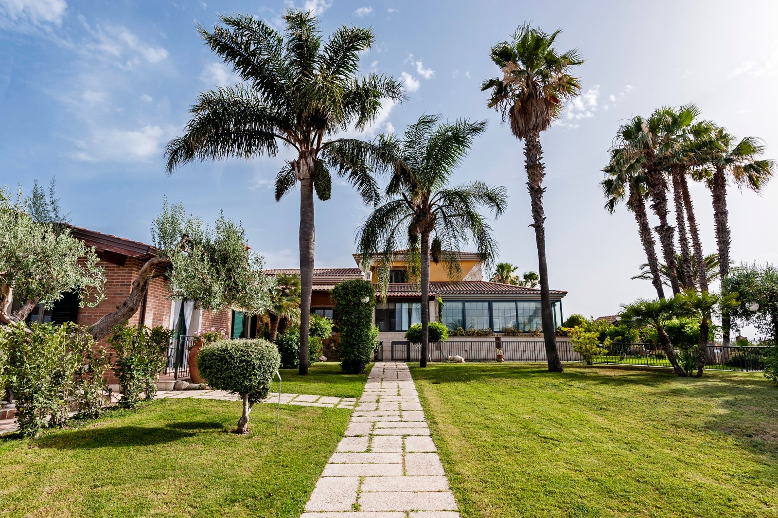 Estate with Villa, Apartments, Restaurant and Pool in Ispica – EUR 2,000,000