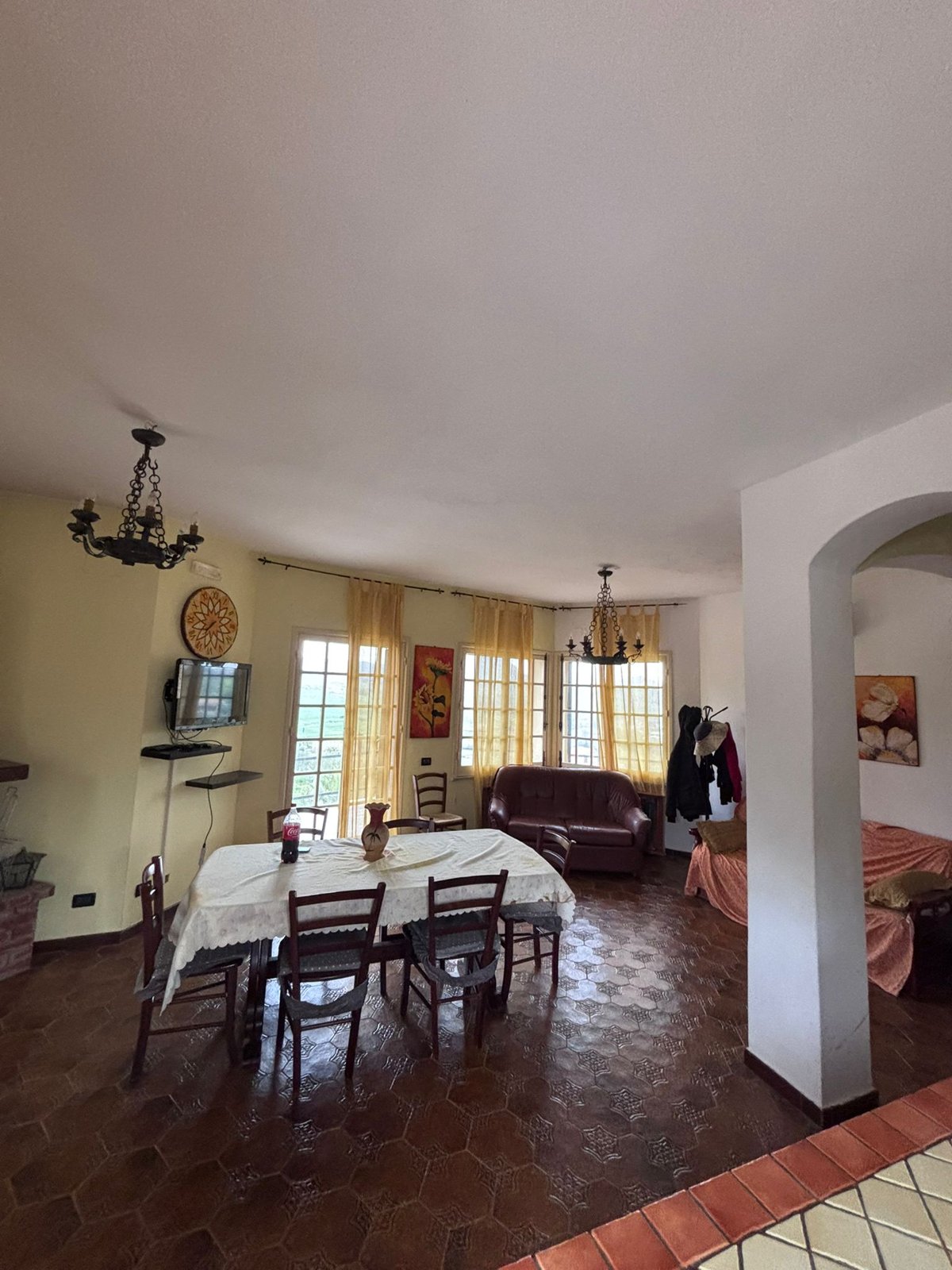Villafrati – 230 sqm villa with pool and 2,000 sqm of land