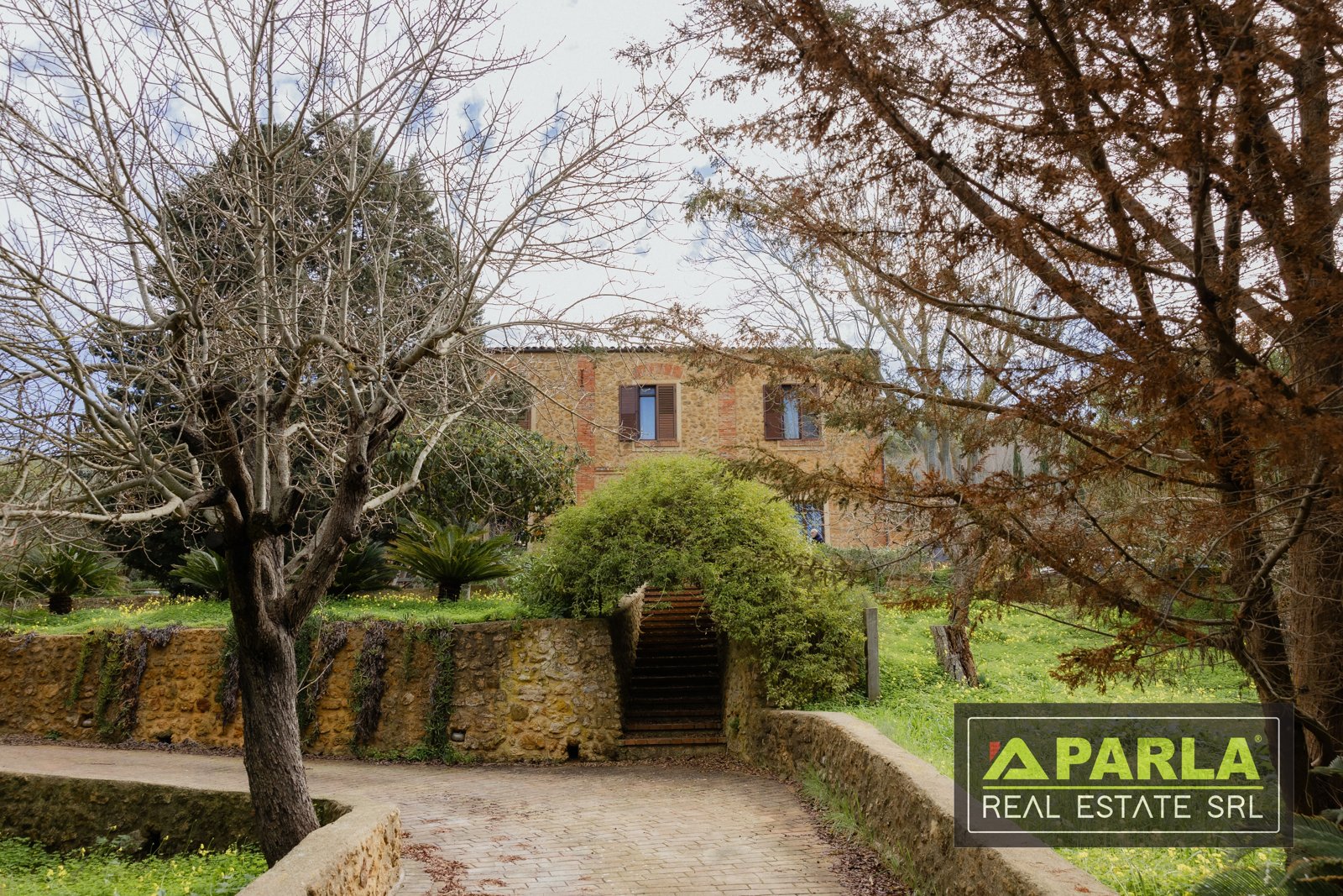 Historic 1912 Villa with Pool and Private Park, Canicatti