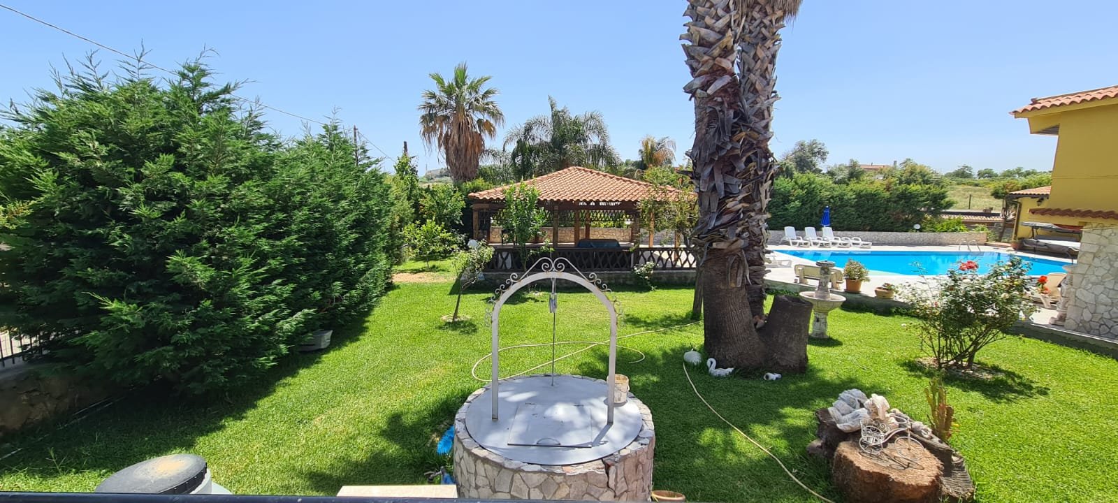 Villa with Pool, Guest House and Apartments, Augusta