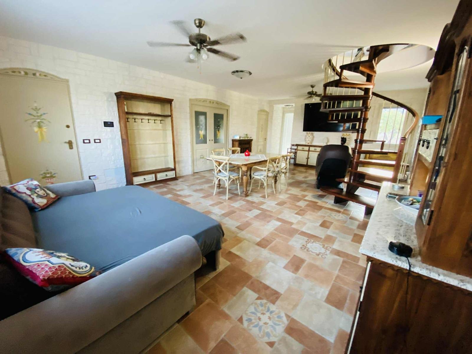 Villa between Noto and Avola — 500 sq m, One Hectare and Pool under Construction