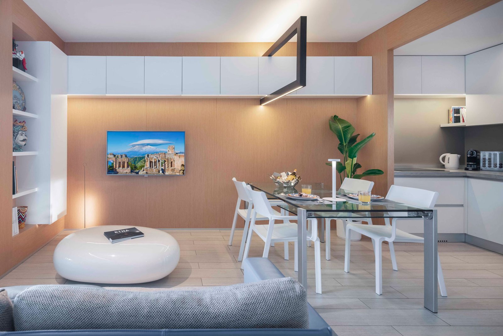 Panoramic apartment facing Isola Bella for sale in Taormina