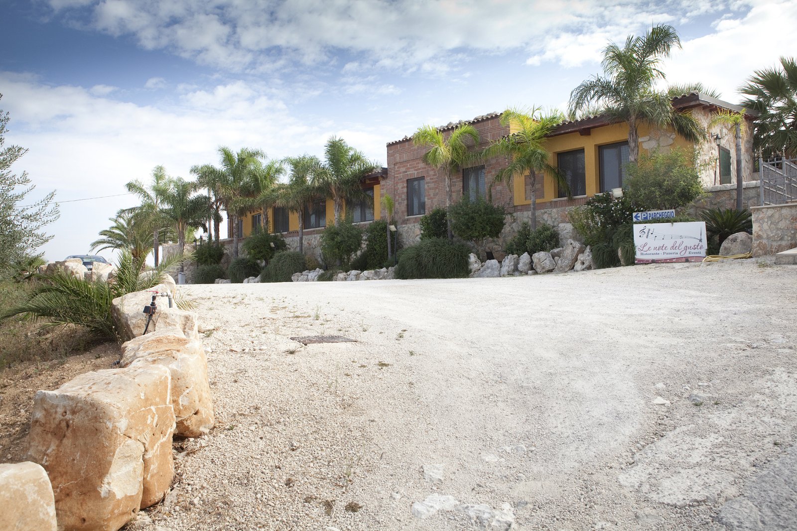 Estate with Villa, Apartments, Restaurant and Pool in Ispica – EUR 2,000,000