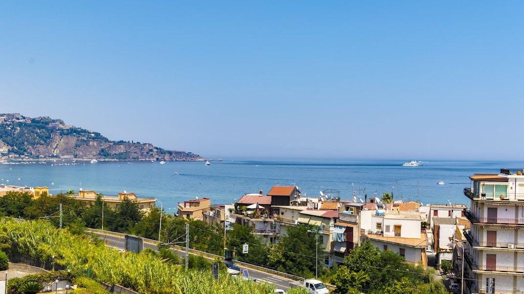 Apartment in Giardini Naxos – EUR 200,000