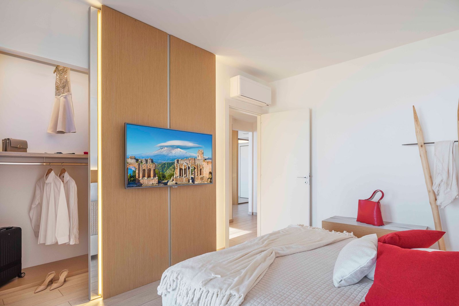Panoramic apartment facing Isola Bella for sale in Taormina