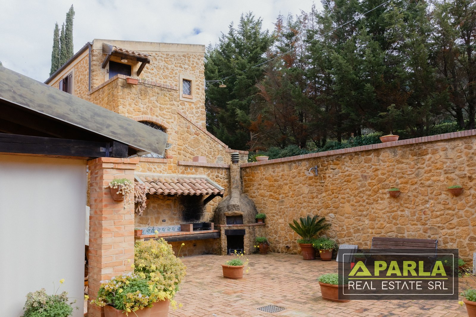 Historic 1912 Villa with Pool and Private Park, Canicatti