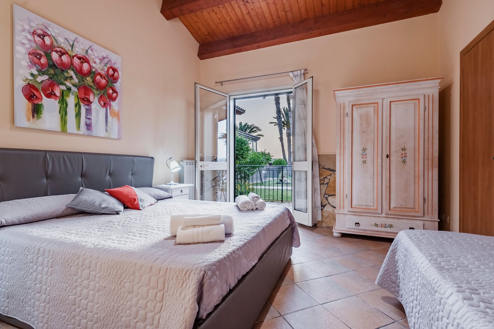 Estate with Villa, Apartments, Restaurant and Pool in Ispica – EUR 2,000,000