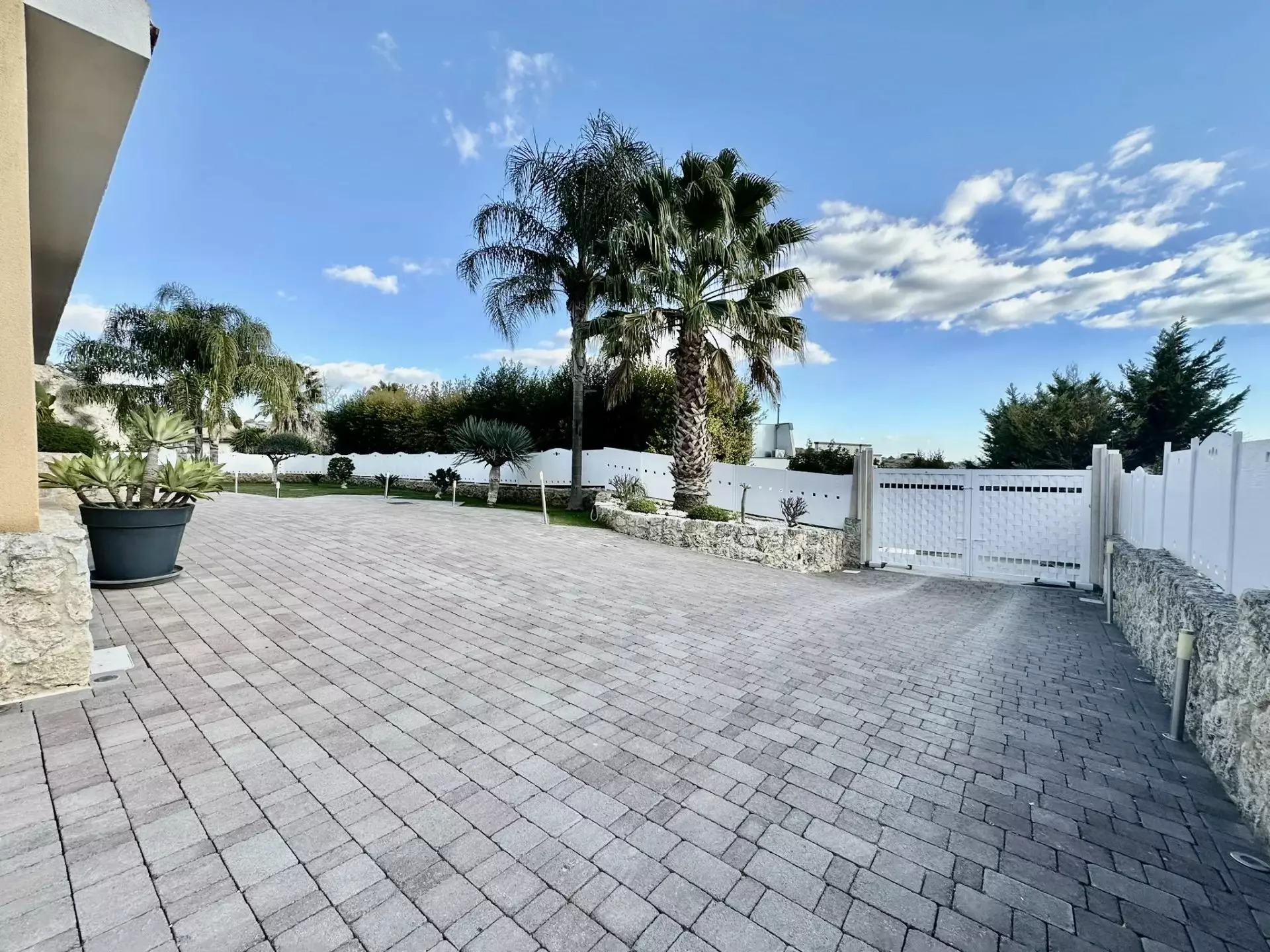 Recently Built Luxury Villa with Saltwater Pool for sale in Canicattì