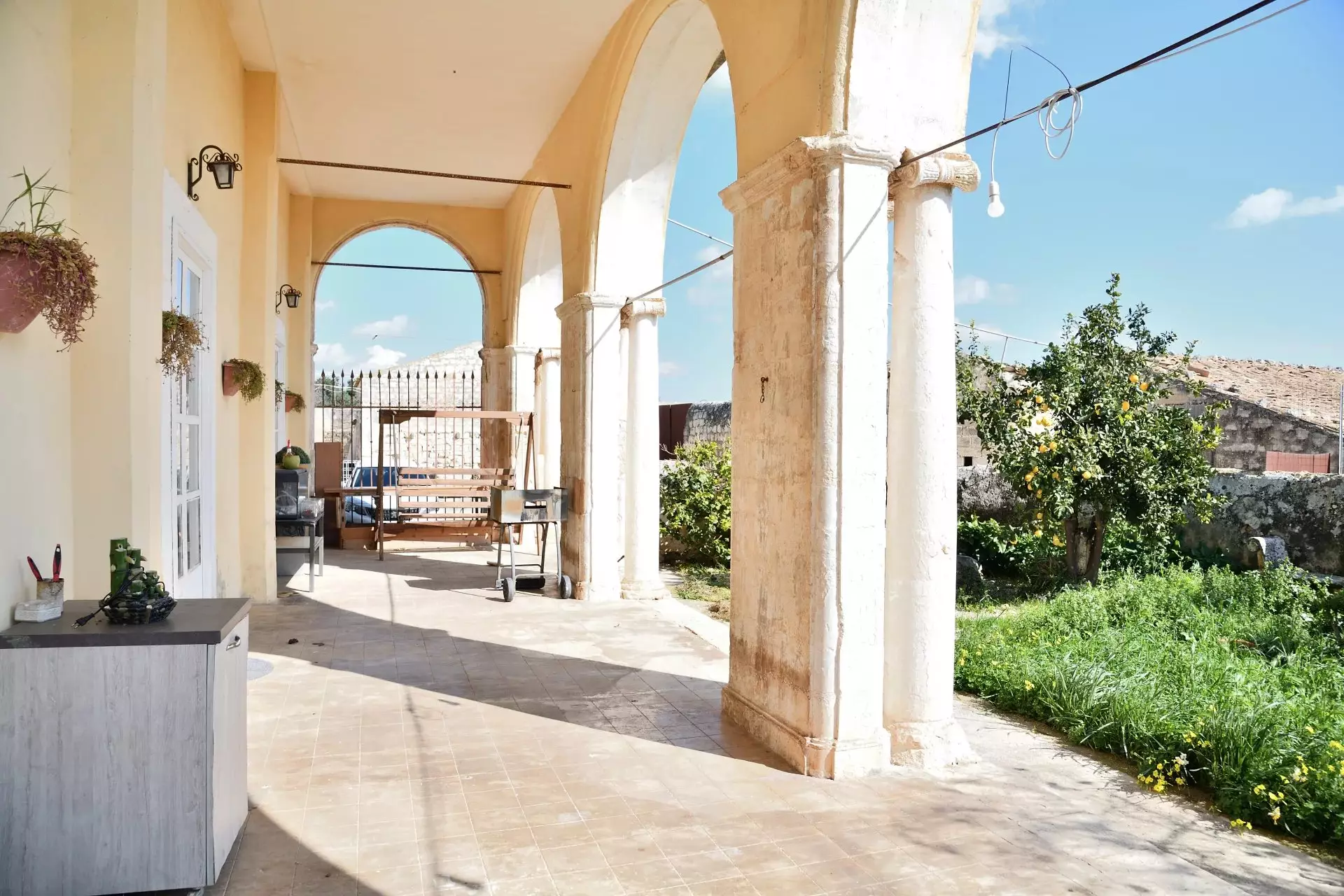 Historic Sicilian Estate for Sale Near Modica – Villa, Farm Buildings, and 45 Hectares