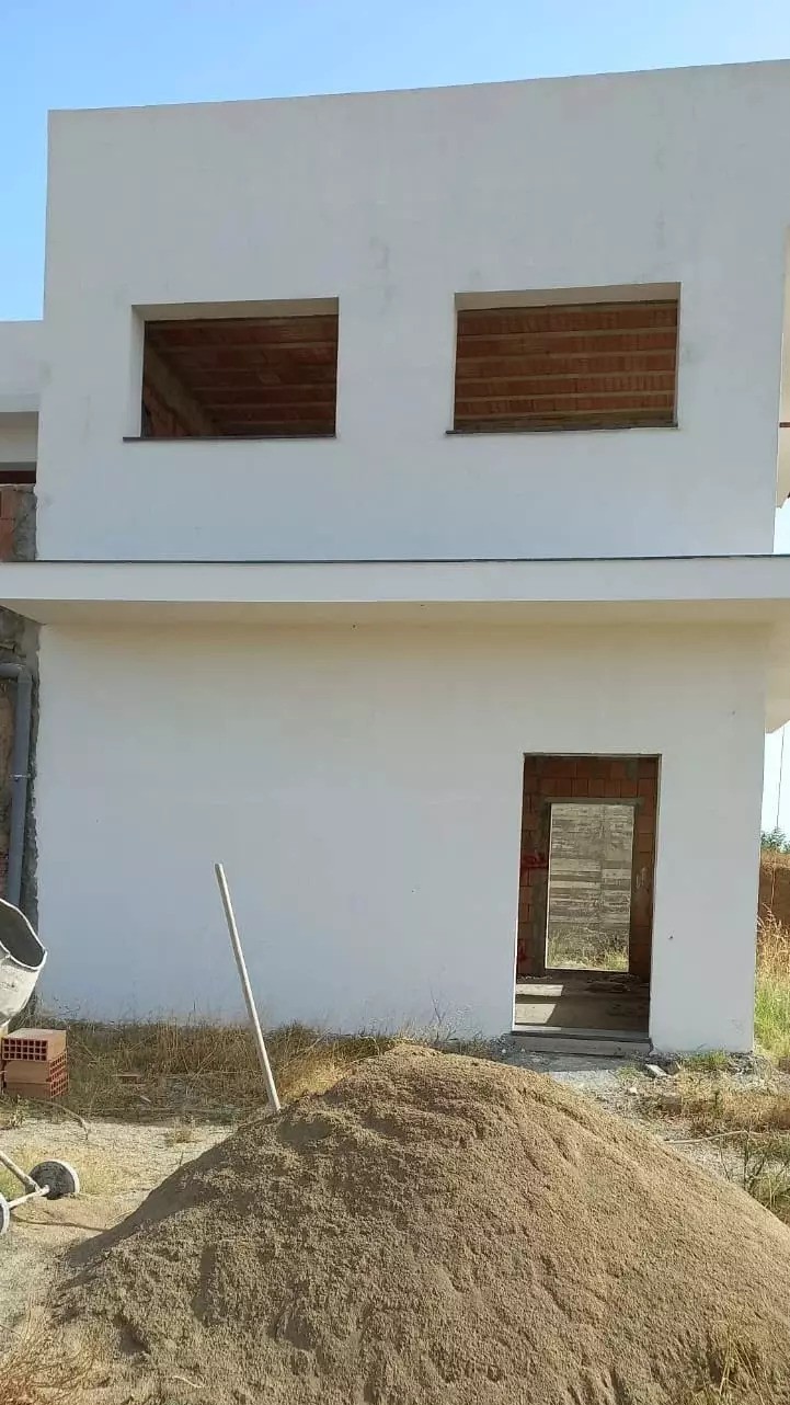 Panoramic Villa for Sale in Messina – 650 sq m with Extensive Grounds