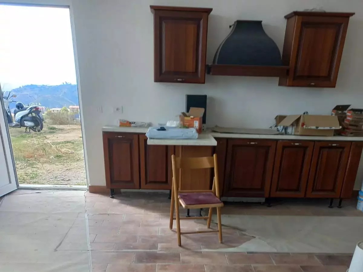 Panoramic Villa for Sale in Messina – 650 sq m with Extensive Grounds