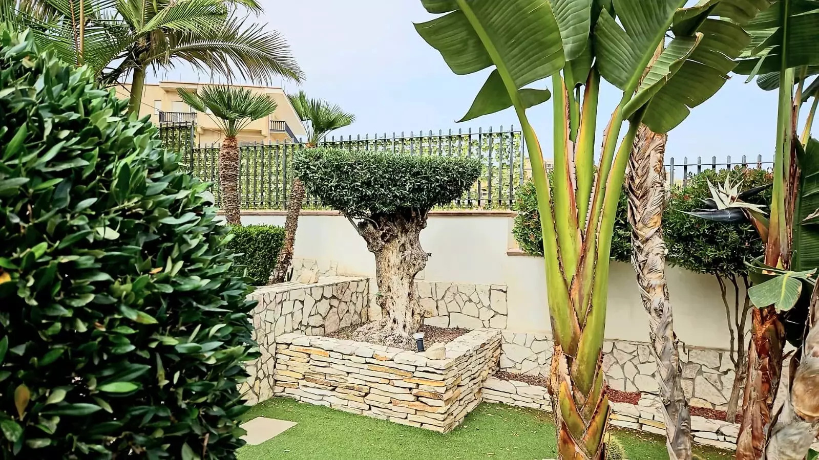 Renovated Villa with Garden and Harbour Views in Stazzone, Sciacca