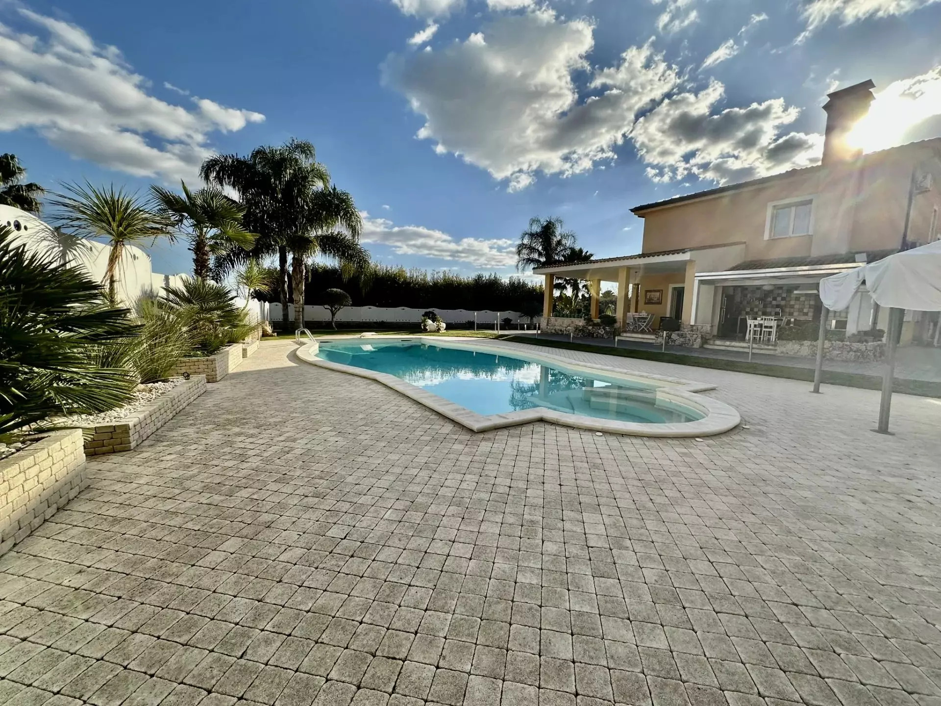 Recently Built Luxury Villa with Saltwater Pool for sale in Canicattì