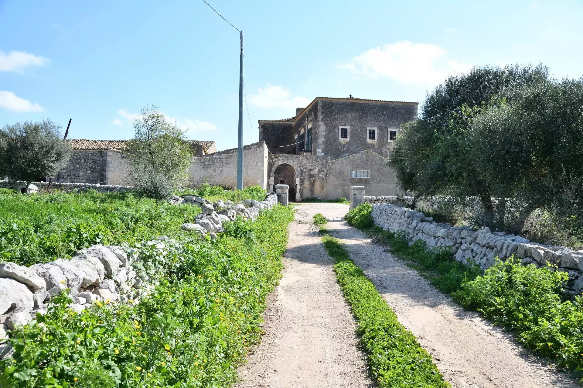 Historic Sicilian Estate for Sale Near Modica – Villa, Farm Buildings, and 45 Hectares