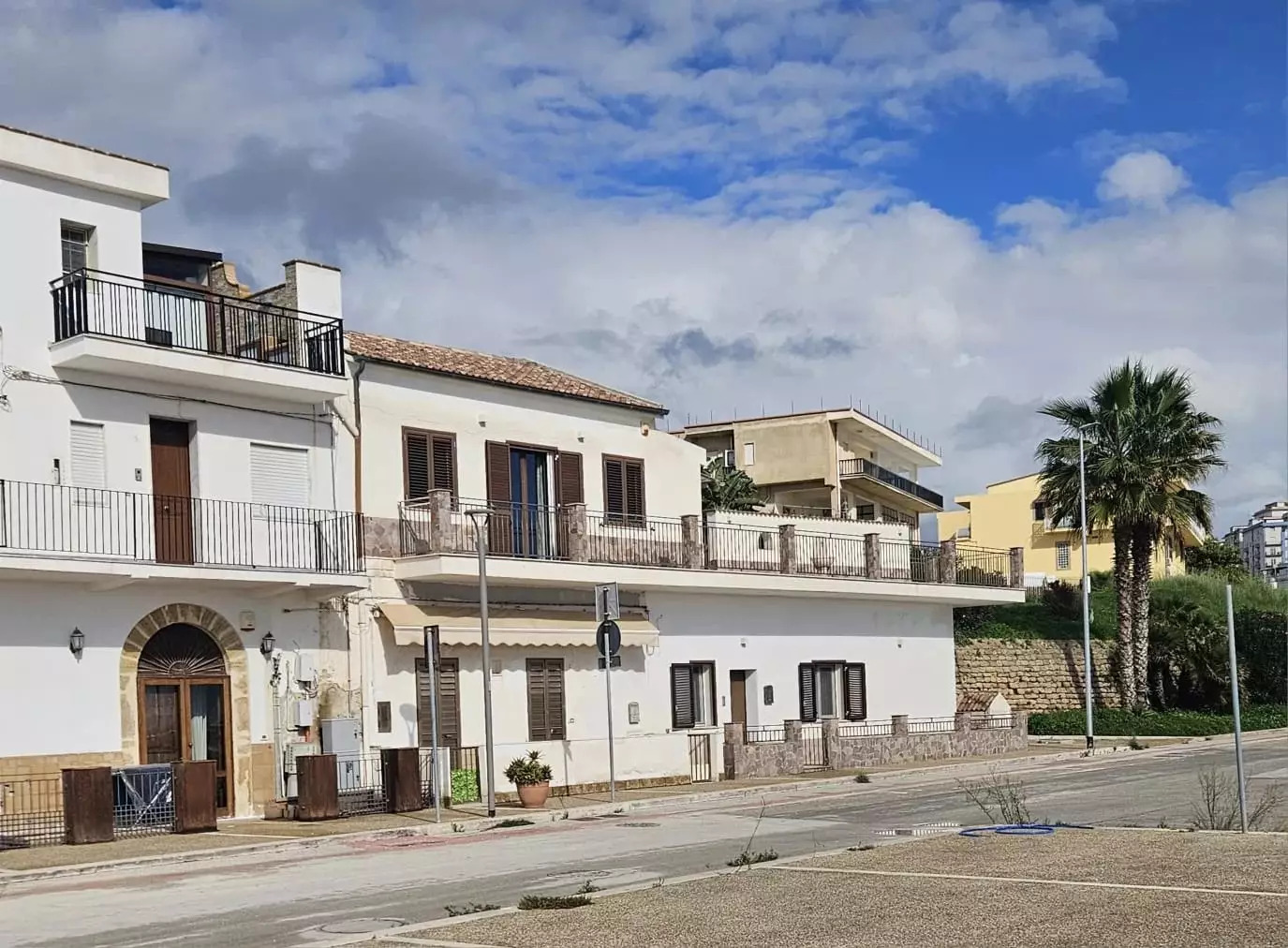 Renovated Villa with Garden and Harbour Views in Stazzone, Sciacca