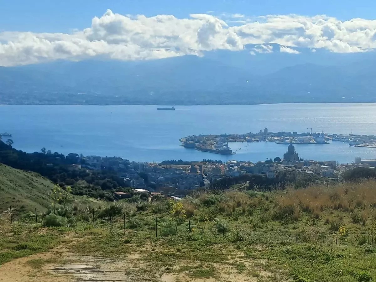 Panoramic Villa for Sale in Messina – 650 sq m with Extensive Grounds