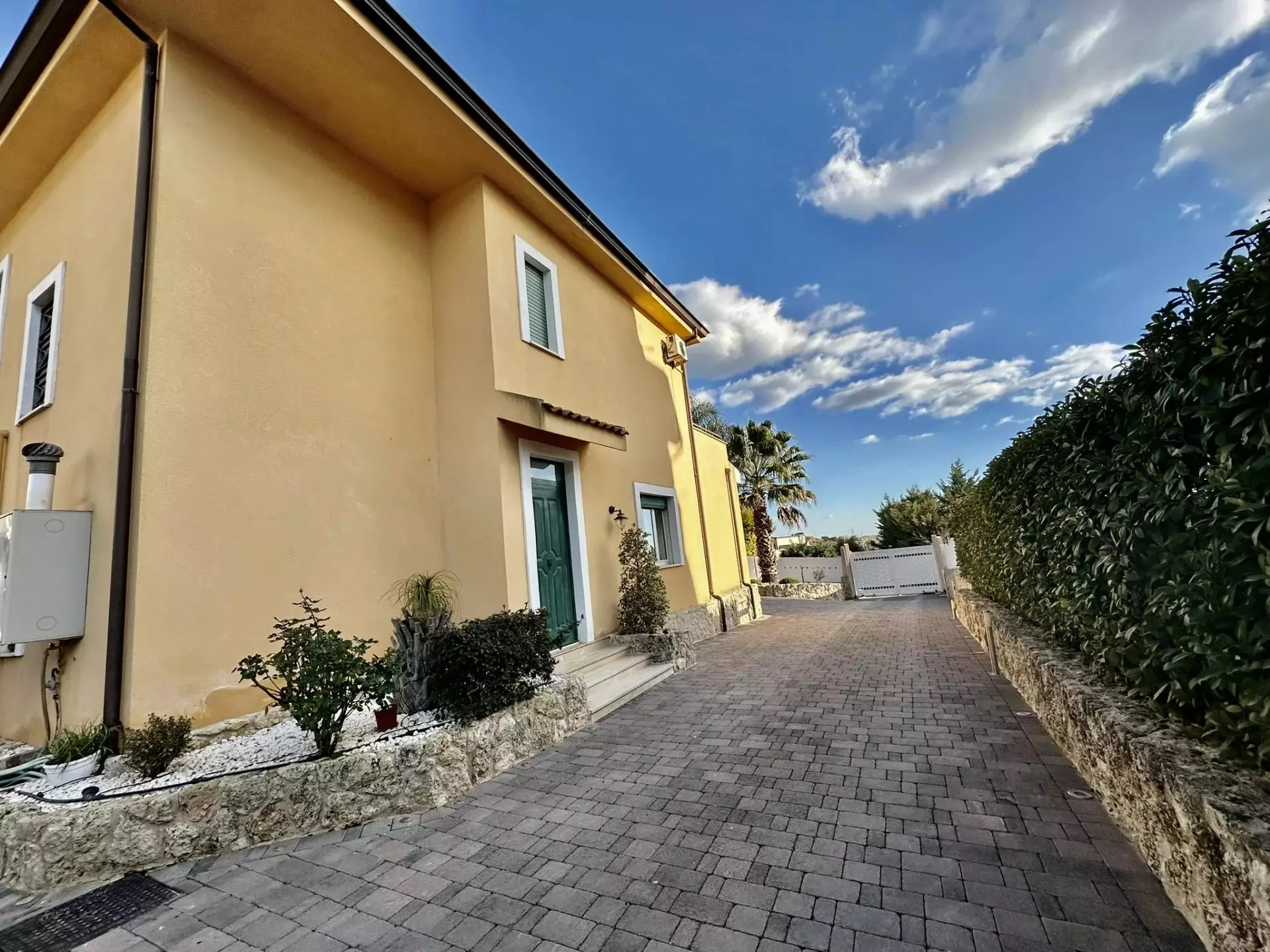 Recently Built Luxury Villa with Saltwater Pool for sale in Canicattì