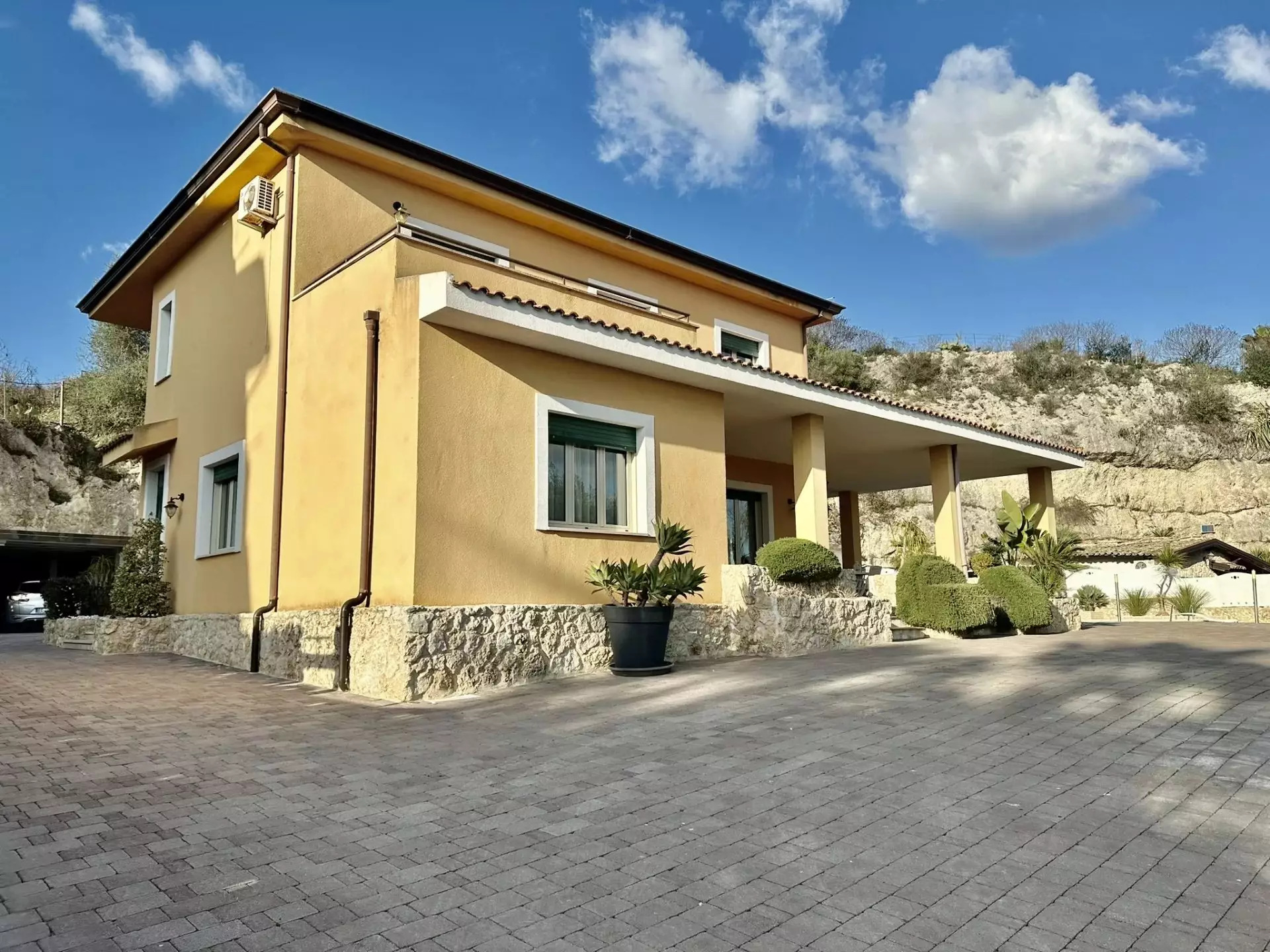Recently Built Luxury Villa with Saltwater Pool for sale in Canicattì