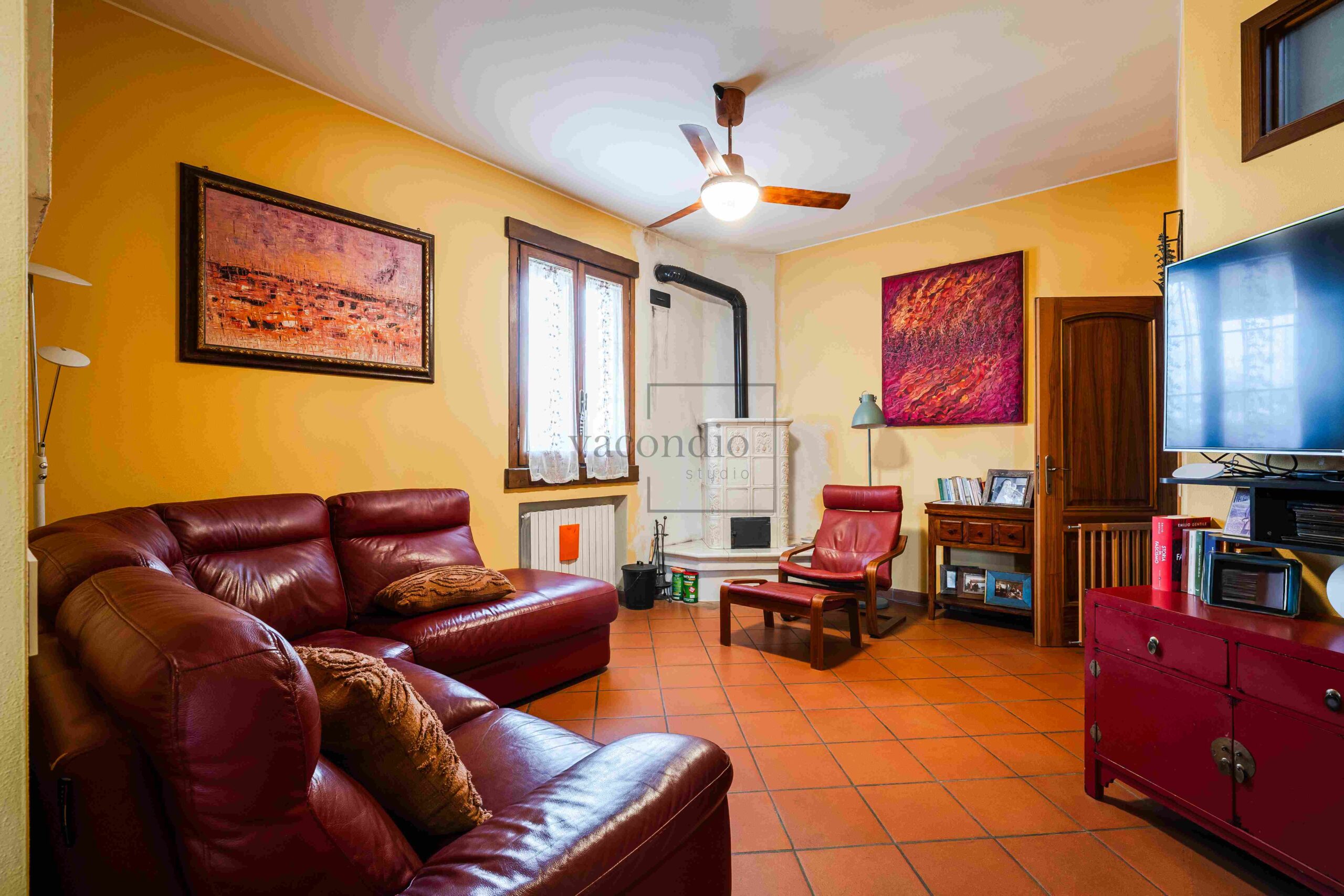 Detached villa with dépendance and two hectares of land