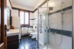 Detached villa with dépendance and two hectares of land