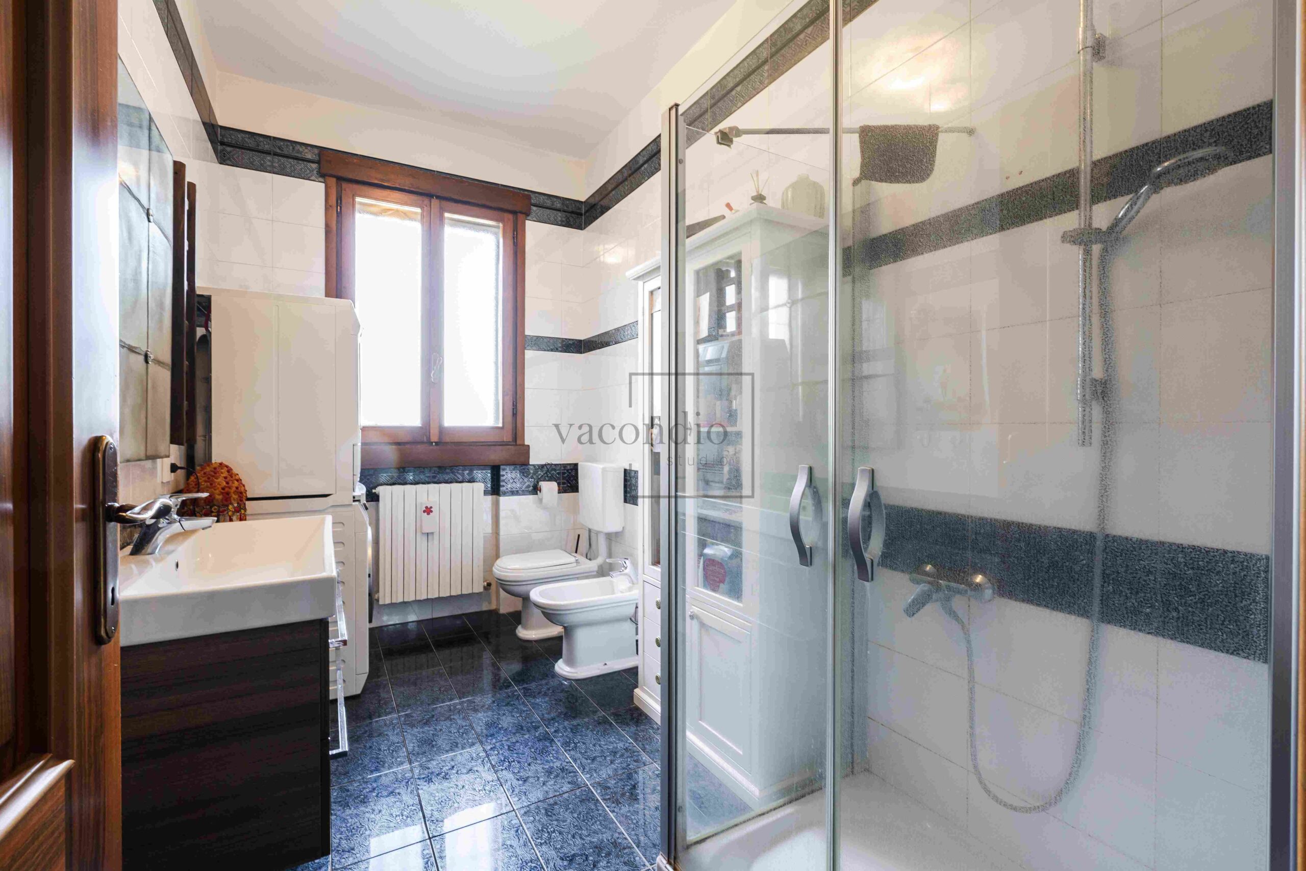 Detached villa with dépendance and two hectares of land