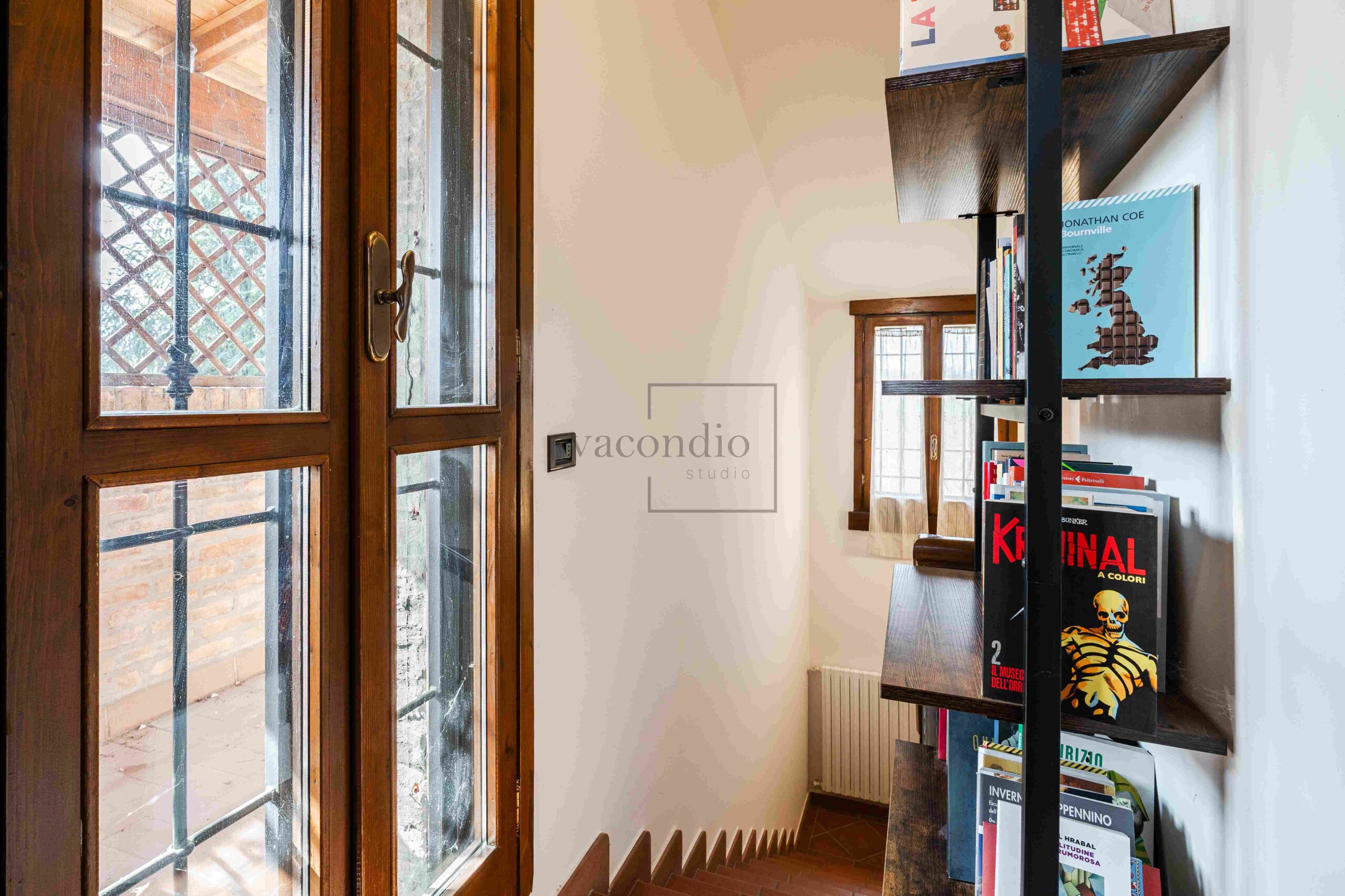 Detached villa with dépendance and two hectares of land