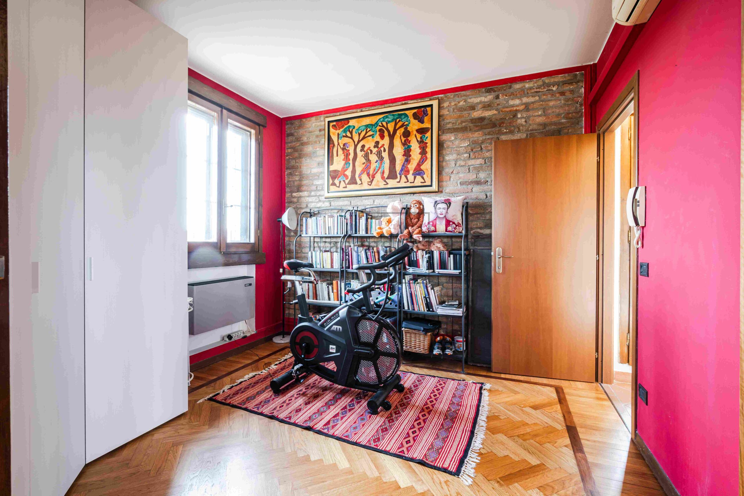 Detached villa with dépendance and two hectares of land