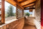 Detached villa with dépendance and two hectares of land