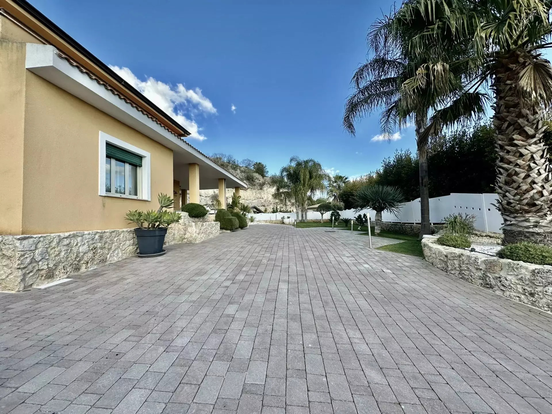Recently Built Luxury Villa with Saltwater Pool for sale in Canicattì