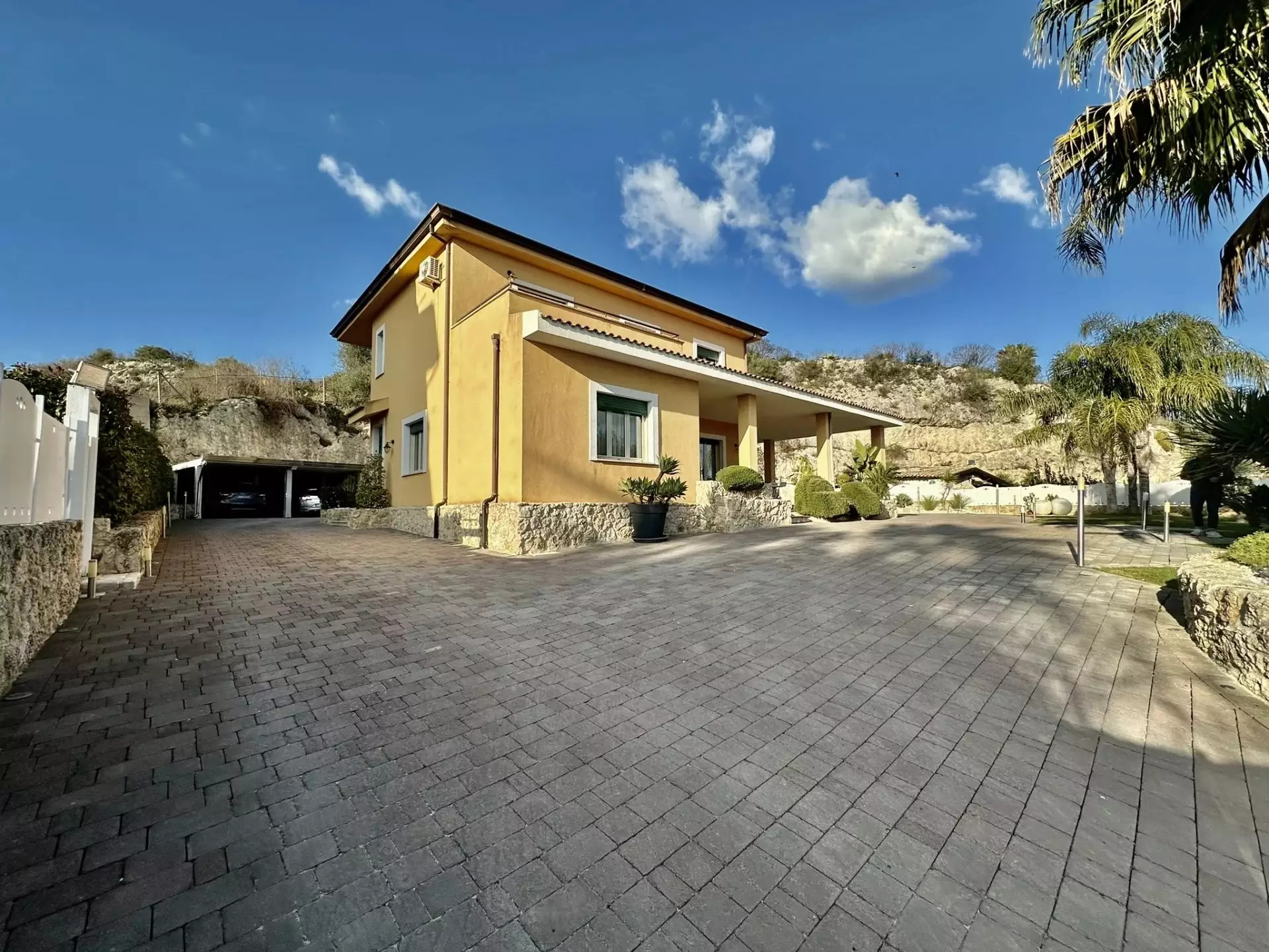Recently Built Luxury Villa with Saltwater Pool for sale in Canicattì