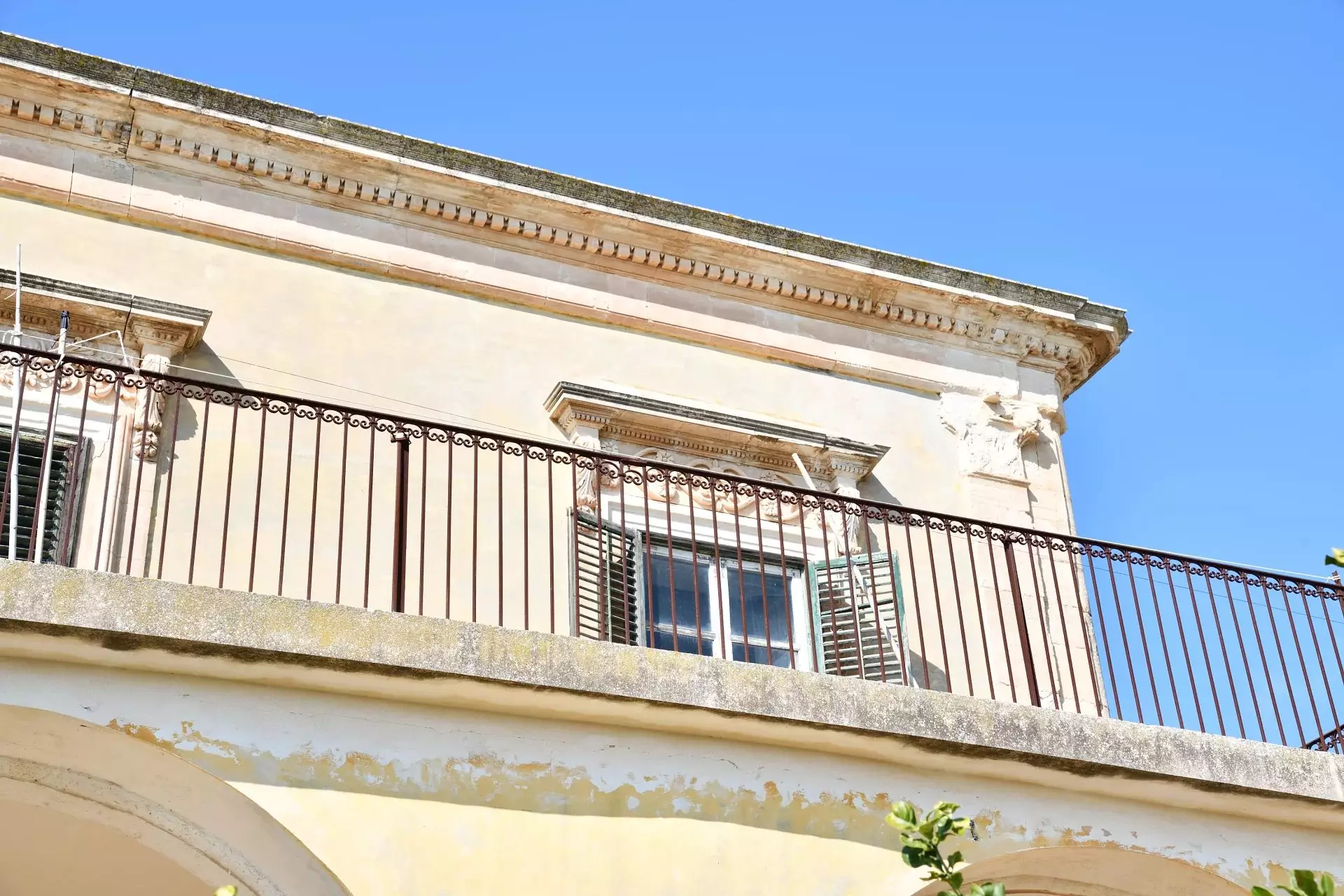 Historic Sicilian Estate for Sale Near Modica – Villa, Farm Buildings, and 45 Hectares
