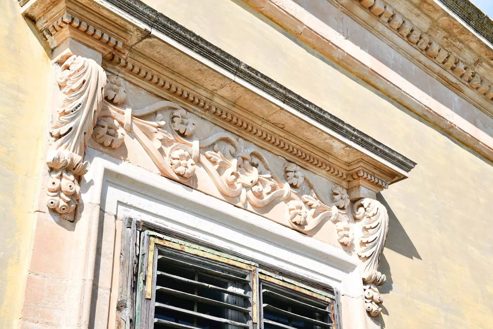 Historic Sicilian Estate for Sale Near Modica – Villa, Farm Buildings, and 45 Hectares