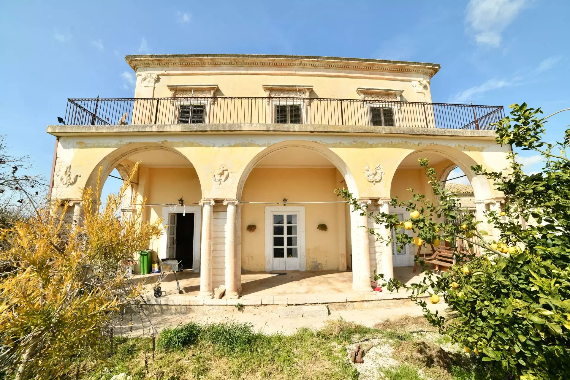 Historic Sicilian Estate for Sale Near Modica – Villa, Farm Buildings, and 45 Hectares