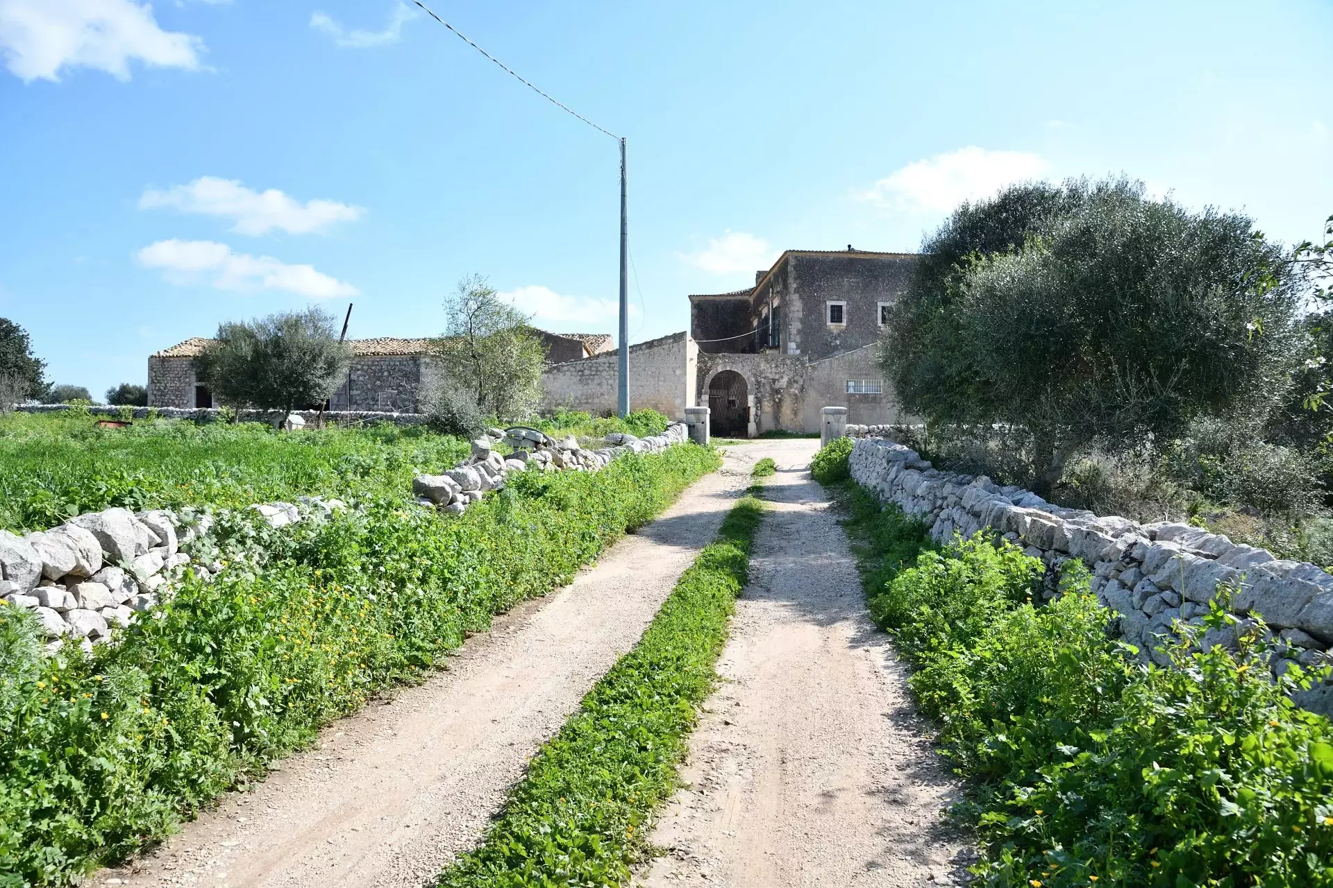 Historic Sicilian Estate for Sale Near Modica – Villa, Farm Buildings, and 45 Hectares